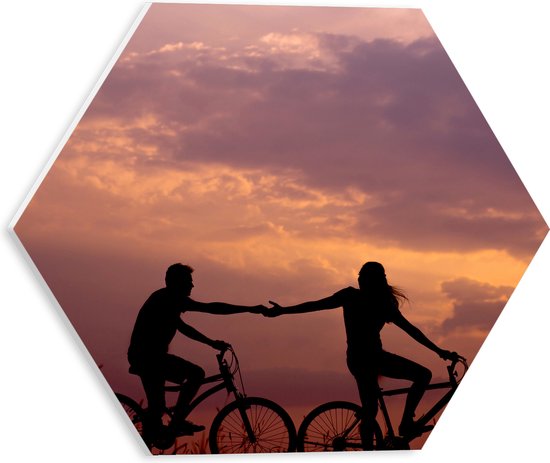 WallClassics - PVC Schuimplaat Hexagon  - Silhouet van Hand in Hand Fietsend Koppel - 30x26.1 cm Foto op Hexagon (Met Ophangsysteem)