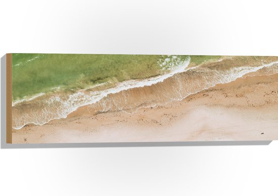 WallClassics - Hout - Groenkleurige Zee aan het Strand - 90x30 cm - 9 mm dik - Foto op Hout (Met Ophangsysteem)