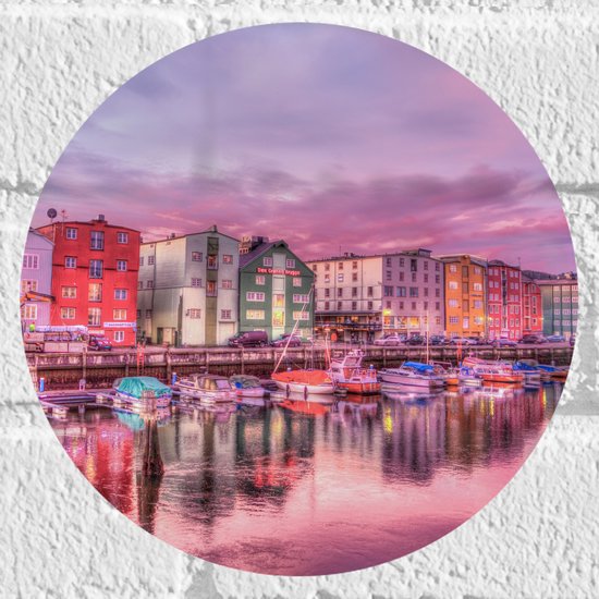 WallClassics - Muursticker Cirkel - Gekleurde Huizen aan de Haven - 20x20 cm Foto op Muursticker