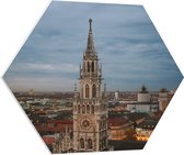 WallClassics - PVC Schuimplaat Hexagon - Bovenkant van het Stadhuis New Town Hall - 80x69.6 cm Foto op Hexagon (Met Ophangsysteem)