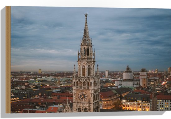 WallClassics - Hout - Bovenkant van het Stadhuis New Town Hall - 60x40 cm - 9 mm dik - Foto op Hout (Met Ophangsysteem)