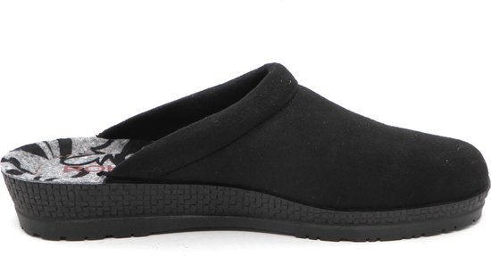 Zwarte pantoffel met wedge zool en decoratieve binnenzool met patroon.