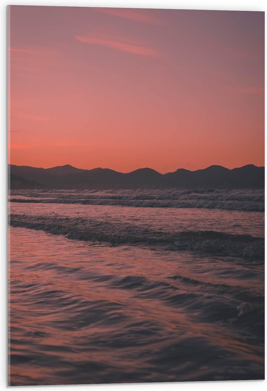 WallClassics - Acrylglas - Golvende Zee met Oranje Paarse Lucht - 50x75 cm Foto op Acrylglas (Met Ophangsysteem)