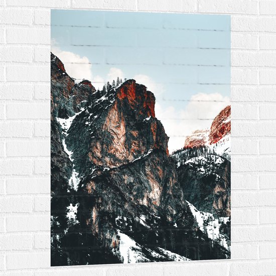 WallClassics - Muursticker - Bergtoppen met Sneeuw - 70x105 cm Foto op Muursticker