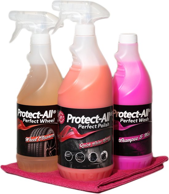 Drie Protect-All flessen: velgenreiniger (oranje vloeistof), quick shine spray (roze vloeistof) en shampoo & wax (felroze vloeistof) op een roze doek.