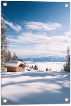 WallClassics - Tuinposter – Huisje op een Besneeuwde Berg - 40x60 cm Foto op Tuinposter (wanddecoratie voor buiten en binnen)