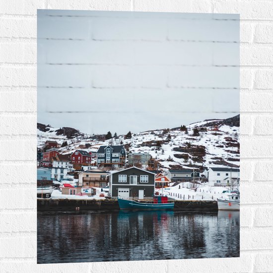 Muursticker - Verschillende Kleuren Huisjes aan het Water in Skigebied - 60x80 cm Foto op Muursticker