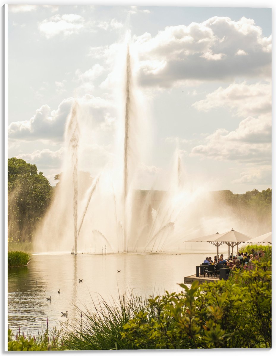 PVC Schuimplaat - Waterfontein in een Meer - 30x40 cm Foto op PVC Schuimplaat (Met Ophangs