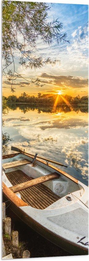 Acrylglas - Houten Vissersboot op het Water tijdens Zonsondergang - 50x150 cm Foto op Acrylglas (Wanddecoratie op Acrylaat)