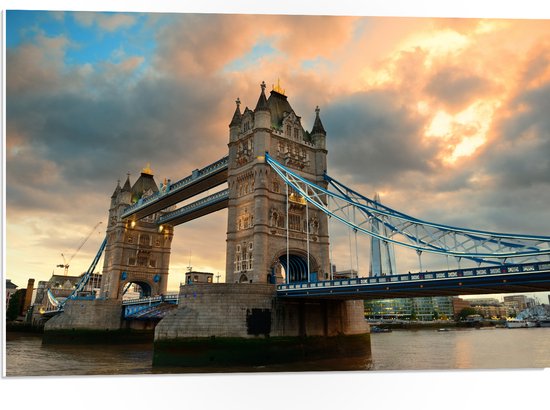 PVC Schuimplaat- Wolken boven Towerbridge in Londen - 75x50 cm Foto op PVC Schuimplaat