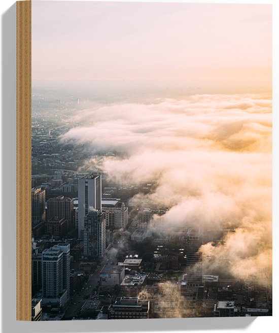 WallClassics - Hout - Laag Wolken over de Stad - 30x40 cm - 9 mm dik - Foto op Hout (Met Ophangsysteem)