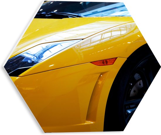 PVC Schuimplaat Hexagon - Snelle Sportauto in het Geel - 30x26.1 cm Foto op Hexagon (Met Ophangsysteem)