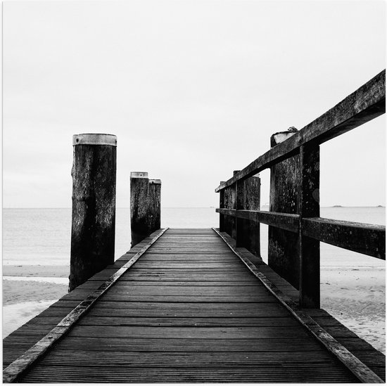WallClassics - Poster brillant – Sur la jetée (Zwart/ Wit) - 80 x 80 cm Photo sur papier poster brillant
