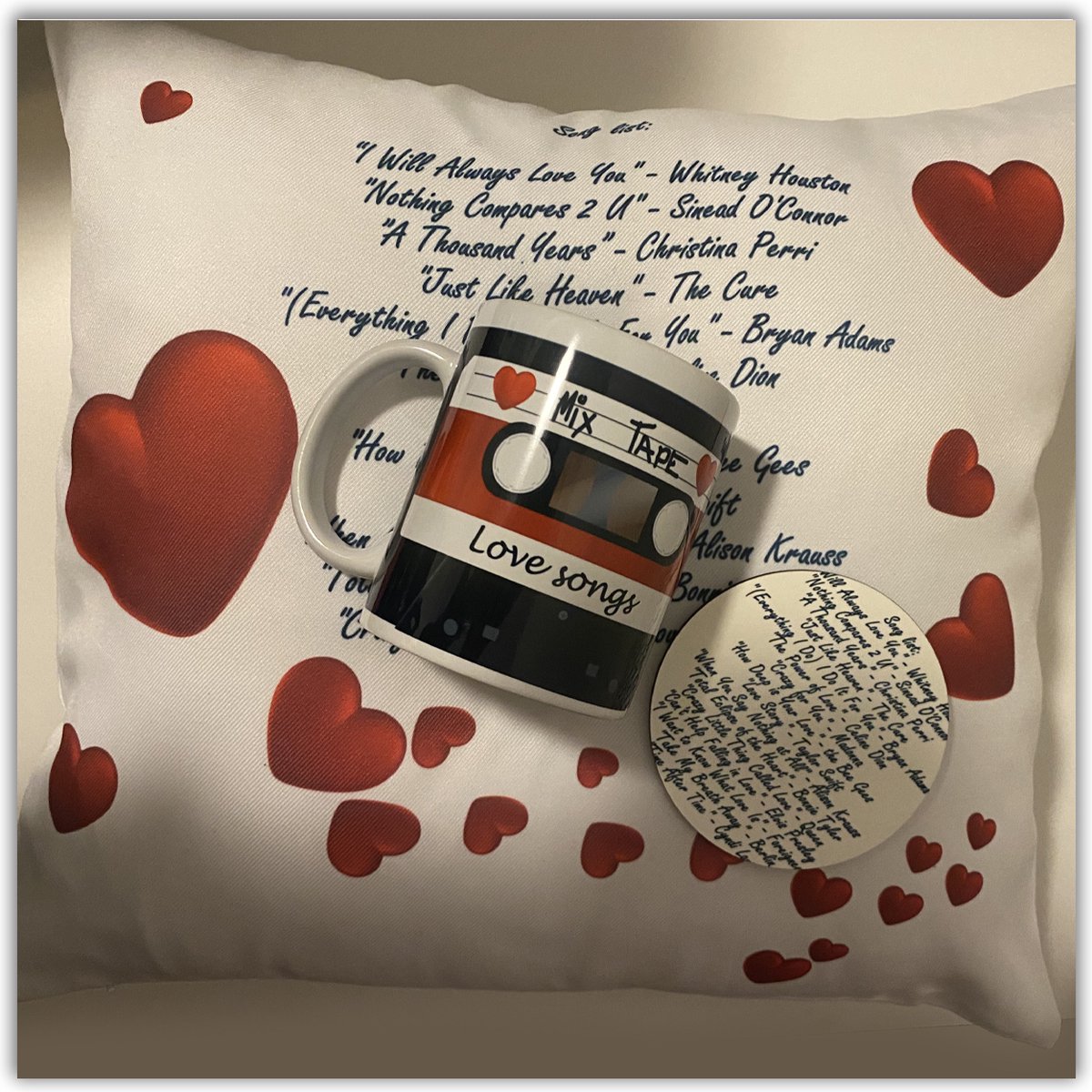 NB! Creative Boutique - Mug/Pillow/Coaster Set/mok/kussen/onderzetter set "Love songs"