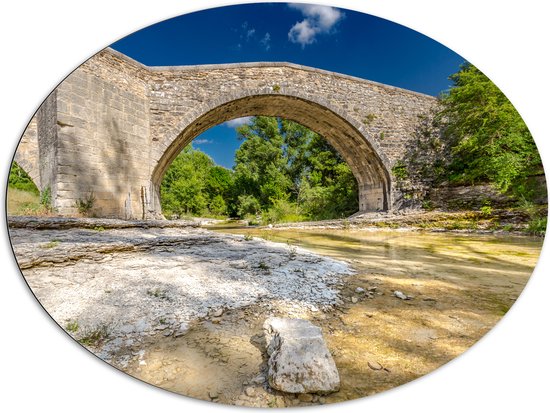 Dibond Ovaal - Oude Stenen Brug met Klassieke Bogen in Natuurlandschap - 108x81 cm Foto op Ovaal (Met Ophangsysteem)