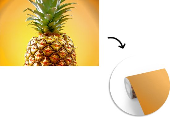 Couleurs jaunes et vertes d'un ananas sur fond jaune Papier peint photo vinyle largeur 600 cm x hauteur 400 cm - Tirage photo sur papier peint (disponible en 7 tailles)