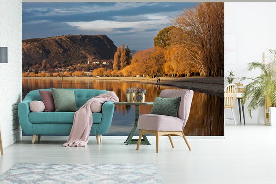 Reflet de saules d'automne dans le lac Wanaka en Nouvelle-Zélande papier peint photo vinyle largeur 360 cm x hauteur 240 cm - Tirage photo sur papier peint (disponible en 7 tailles)