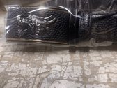 RR22-66.zw.m : zwart leren riem, zwarte drakenkop buckle, messingkl stripe, 125cm