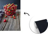 Behang - Fotobehang Aardbei - Mand - Tafel - Breedte 190 cm x hoogte 280 cm