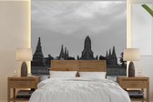 Papier peint Wat Papier peint photo - Remorqueur devant le temple Wat Chaiwatthanaram, Thaïlande - Zwart- Wit largeur 220 cm x hauteur 220 cm - Impression photo sur papier peint vinyl (disponible en 7 formats) - chambre/séjour/bureau