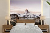 Behang - Fotobehang Uitzicht vanaf de Stellisee op de Matterhorn in Zwitserland - Breedte 300 cm x hoogte 300 cm