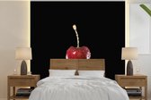 Behang - Fotobehang Kers - Zwart - Waterdruppels - Breedte 300 cm x hoogte 300 cm