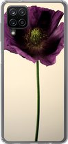 Geschikt voor Samsung Galaxy A12 hoesje - Close-up van een paarse Klaproos - Siliconen Telefoonhoesje
