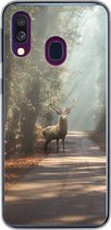 Geschikt voor Samsung Galaxy A40 hoesje - Hert - Bos - Zonnestralen - Siliconen Telefoonhoesje