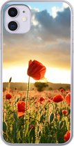 Geschikt voor iPhone 11 hoesje - Kleurrijke lucht boven vele Klaprozen - Siliconen Telefoonhoesje