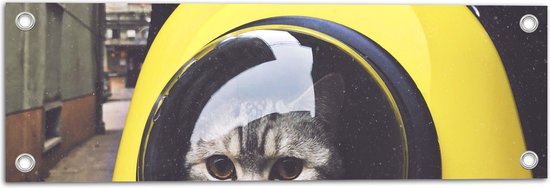 WallClassics - Tuinposter – Kat in Gele Rugzak - 60x20 cm Foto op Tuinposter (wanddecoratie voor buiten en binnen)