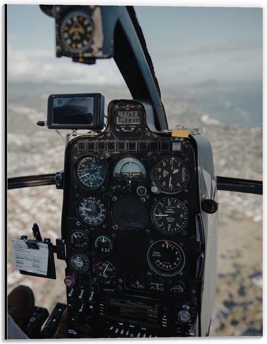 WallClassics - Dibond - Besturing van Helikopter met Uitzicht over Landschap - 30x40 cm Foto op Aluminium (Wanddecoratie van metaal)