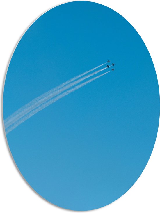 WallClassics - PVC Schuimplaat Ovaal - Groep van Vier Vliegtuigen met Vliegstrepen - 51x68 cm Foto op Ovaal (Met Ophangsysteem)