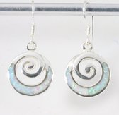 Hoogglans zilveren oorbellen met welo opaal