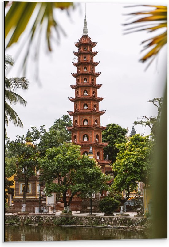 WallClassics - Dibond - De Oudste Boeddhistische Tempel - Vietnam - 40x60 cm Foto op Aluminium (Wanddecoratie van metaal)