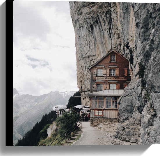 WallClassics - Canvas - Huisje op de Noordelijke top van Appenzeller Alpen - 40x40 cm Foto op Canvas Schilderij (Wanddecoratie op Canvas)