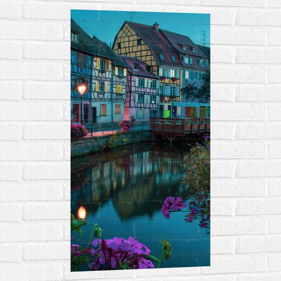 WallClassics - Muursticker - Gekleurde Huisjes aan de Gracht - 50x100 cm Foto op Muursticker