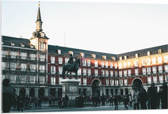 WallClassics - Acrylglas - Plein in Madrid - Plaza Mayor - 105x70 cm Foto op Acrylglas (Met Ophangsysteem)