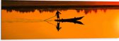 WallClassics - Dibond - Visser met Boot bij Zonsondergang - 120x40 cm Foto op Aluminium (Met Ophangsysteem)