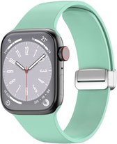 By Qubix Siliconen bandje - Folding Buckle - Lichtgroen - Geschikt voor Apple Watch 42mm - 44mm - 45mm - Ultra - 49mm - Compatible Apple watch bandje