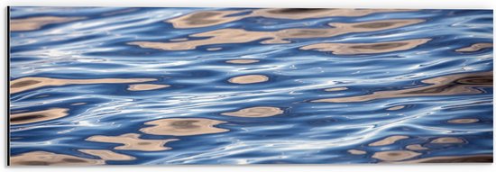Dibond - Licht vallend op het Water - 60x20 cm Foto op Aluminium (Met Ophangsysteem)