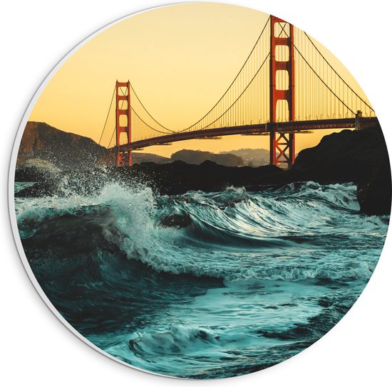 WallClassics - PVC Schuimplaat Muurcirkel - Wilde Zee bij Golden Gate Bridge in San Francisco - 20x20 cm Foto op Muurcirkel (met ophangsysteem)