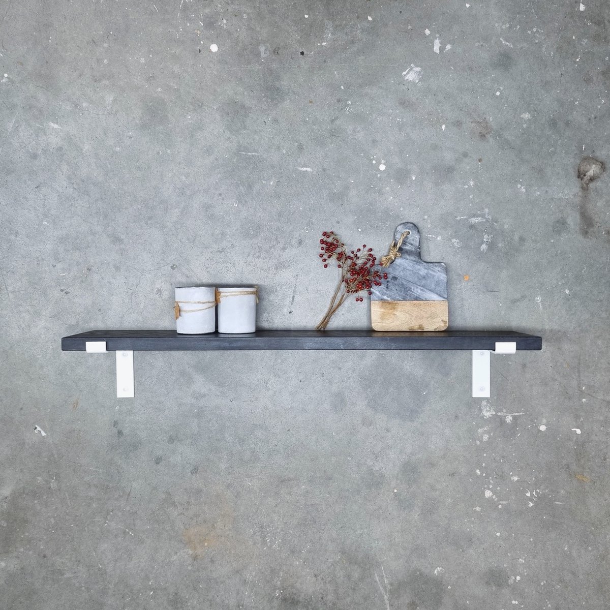 GoudmetHout Wandplank Industrieel - 60 x 20 cm Muurplank - Zwart Eiken Hout - Decoratie Wandrek & Boekenrek - Hangplank Keuken - Wall Shelf + 2 Mat Witte Plankdragers van Staal Zwart - Mat wit - 20 cm