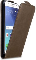Cadorabo Hoesje geschikt voor Samsung Galaxy J7 2015 in KOFFIE BRUIN - Beschermhoes in flip design Case Cover met magnetische sluiting