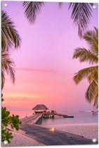 Tuinposter – Maledieven Resort op het Water met Pastelkleurige Lucht - 50x75 cm Foto op Tuinposter (wanddecoratie voor buiten en binnen)