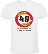 Hoera 49 jaar! Maar nog steeds zo gek als een deur! Heren T-shirt - verjaardag - jarig - feest - 49e verjaardag - verjaardagsshirt - grappig