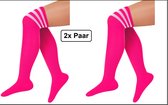 2x Paar Lange sokken fluor roze met witte strepen - maat 36-41 - kniekousen overknee kousen sportsokken cheerleader carnaval voetbal hockey unisex festival