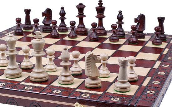 Afbeelding van het spel Chess the Game - Middelgroot beuken en berkenhouten schaakbord met klassieke schaakstukken - Bestseller!!