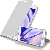 Cadorabo Hoesje geschikt voor Samsung Galaxy S5 / S5 NEO in CLASSY ZILVER - Beschermhoes met magnetische sluiting, standfunctie en kaartvakje Book Case Cover Etui