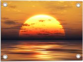 Tuinposter – Grote Zon Zakkend in de Zee - 40x30 cm Foto op Tuinposter (wanddecoratie voor buiten en binnen)