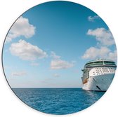 WallClassics - Dibond Muurcirkel - Vooraanzicht van Groot Cruiseschip op Open Zee - 70x70 cm Foto op Aluminium Muurcirkel (met ophangsysteem)